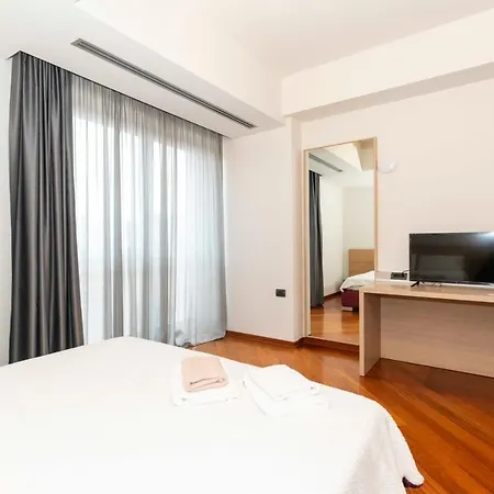 Open Space 53 Con Parcheggio In E Colazione Deliziosa דירה *