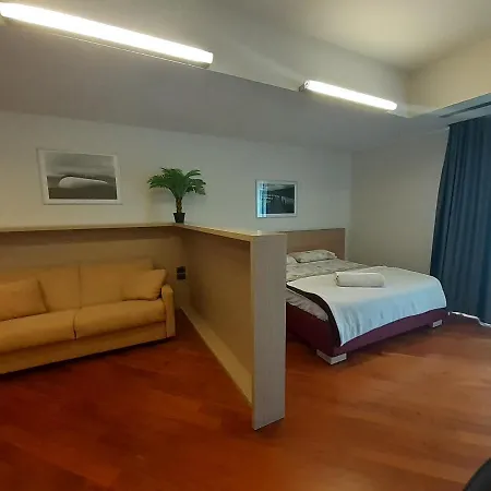 Open Space 53 Con Parcheggio In E Colazione Deliziosa * 토리노