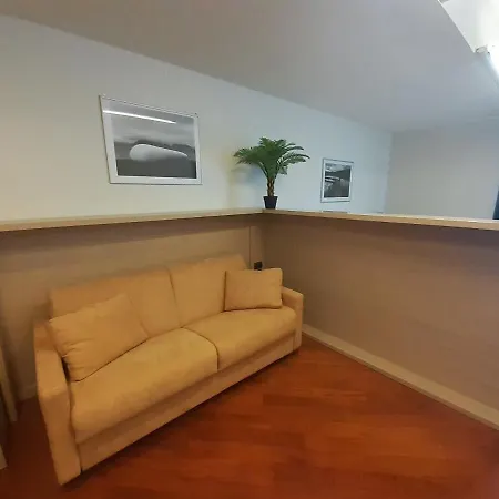 Open Space 53 Con Parcheggio In E Colazione Deliziosa *