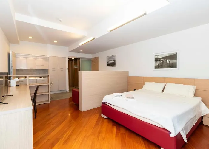 Open Space 53 Con Parcheggio In E Colazione Deliziosa * トリノ